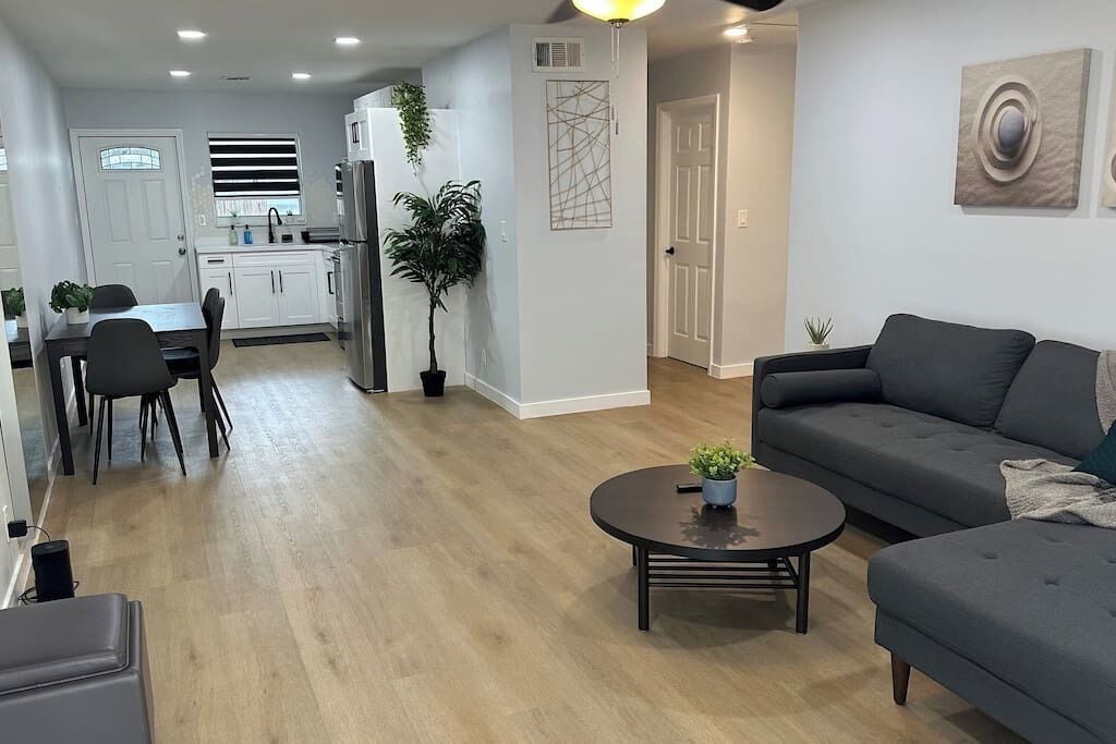 Photo of Livingroom in River Oaks