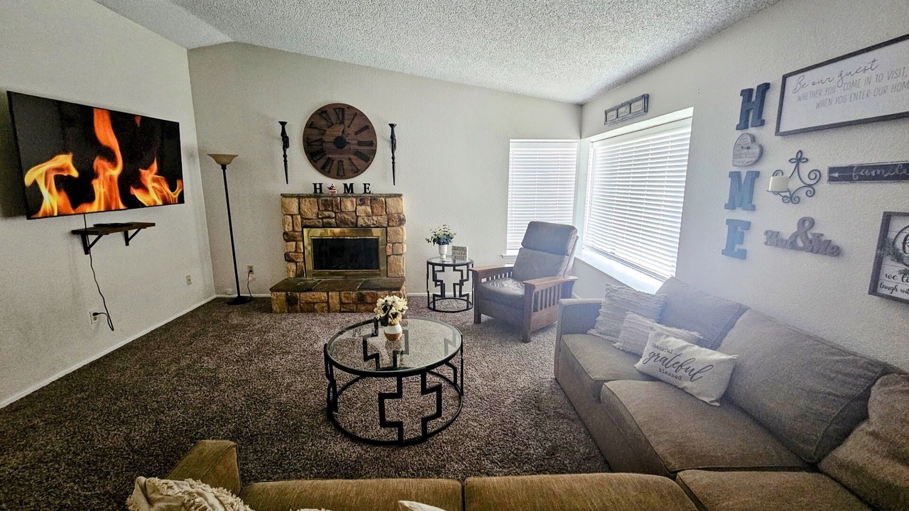 Photo of Livingroom in Victorville