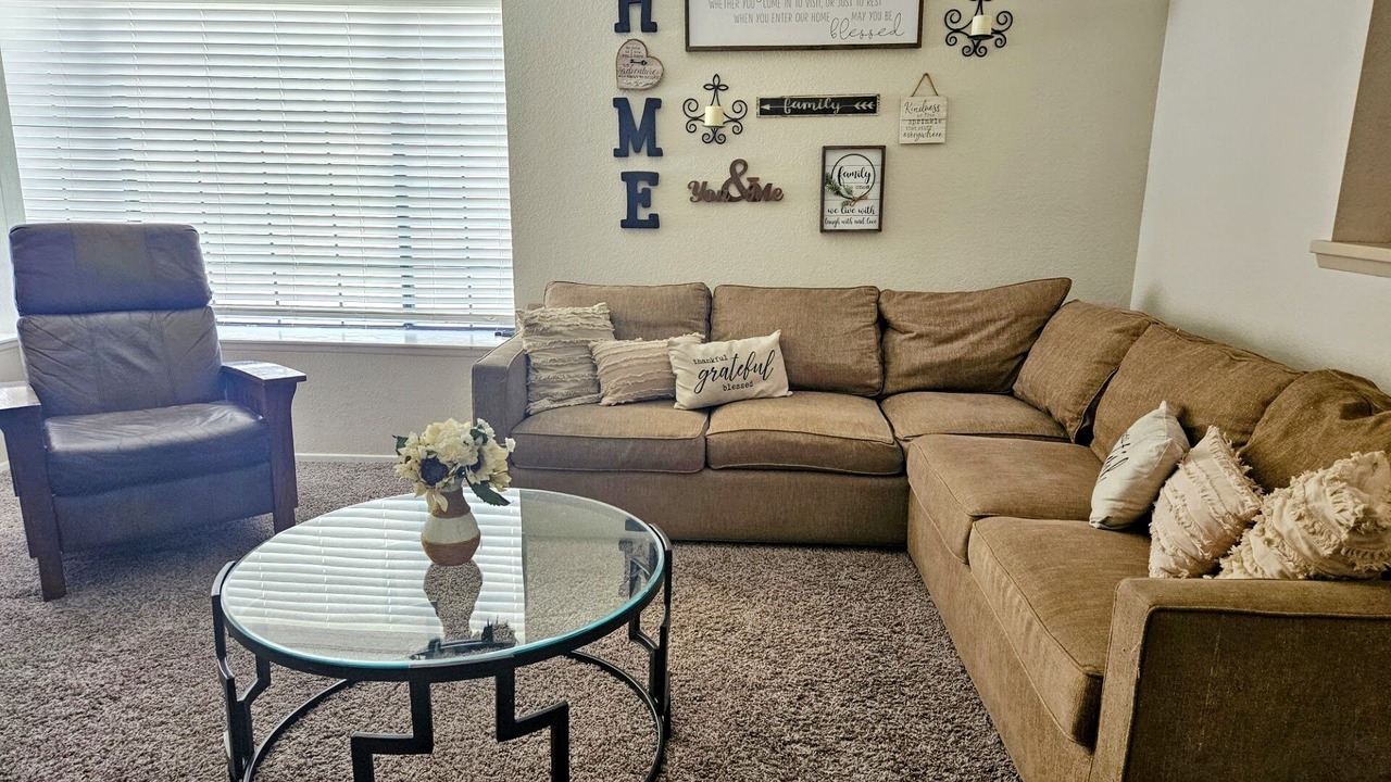 Photo of Livingroom in Victorville