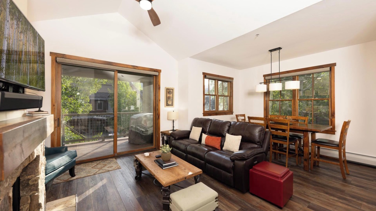Photo of Livingroom in Historic District