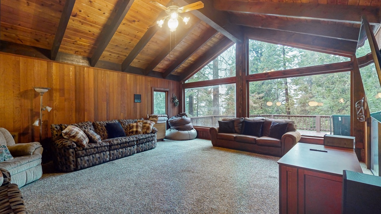 Photo of Livingroom in Shaver Lake