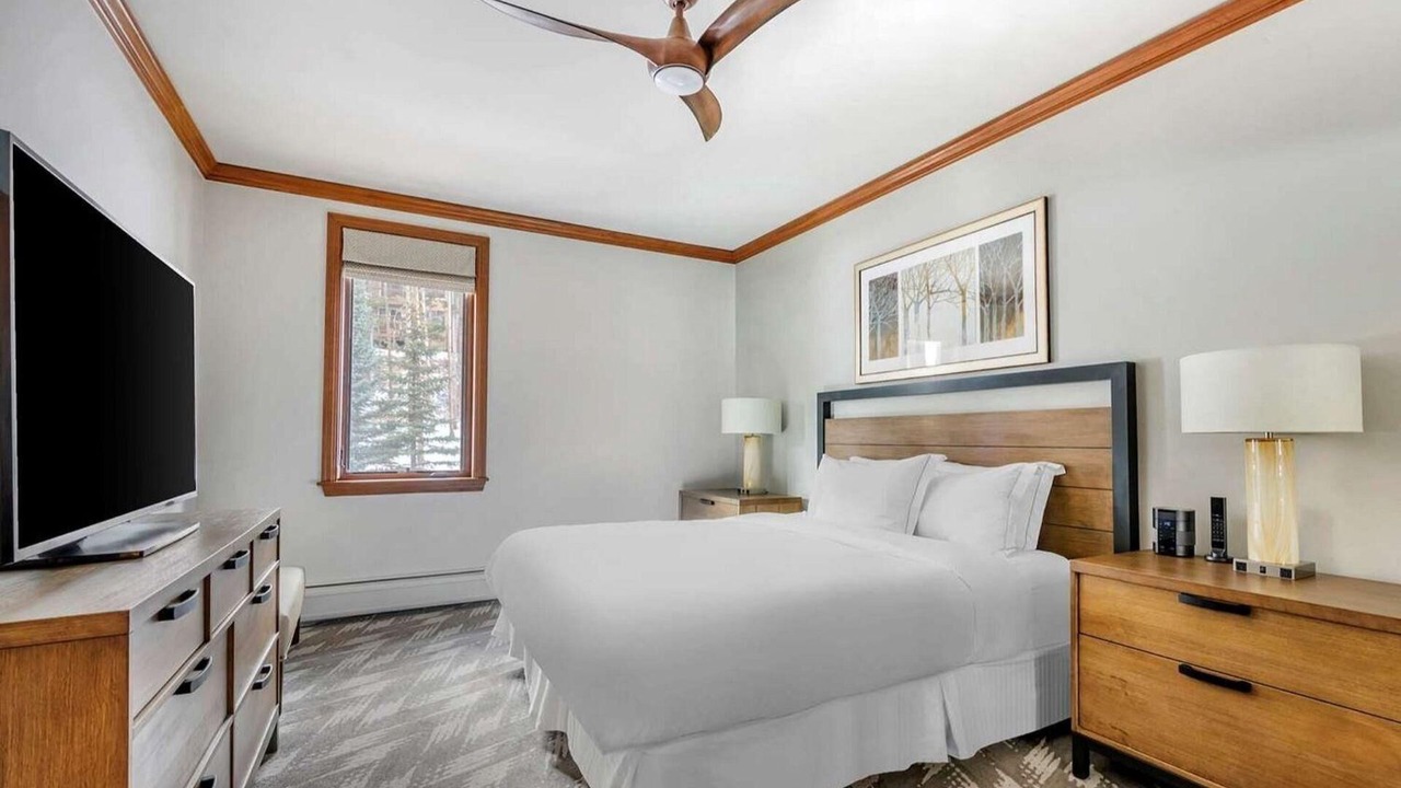 Photo of Bedroom in Peak 9