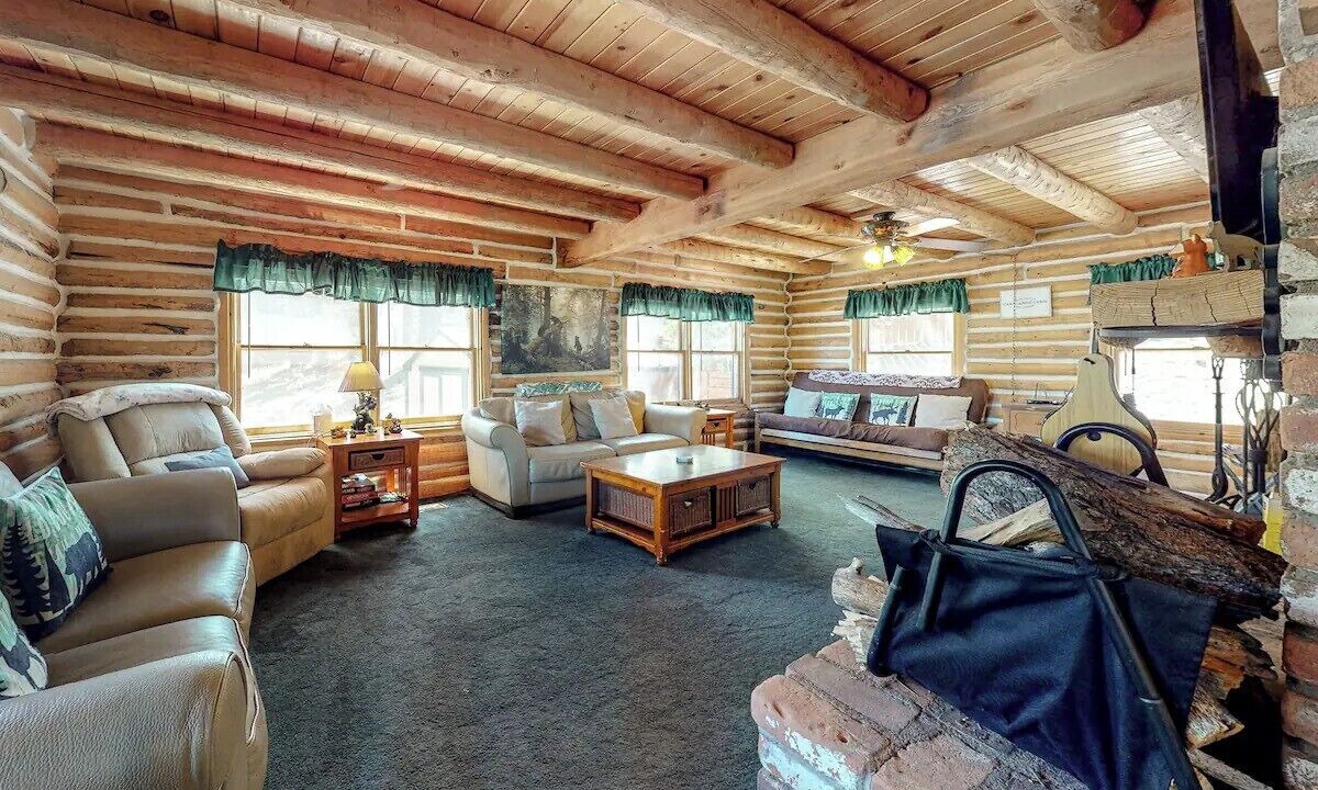Photo of Livingroom in Running Springs