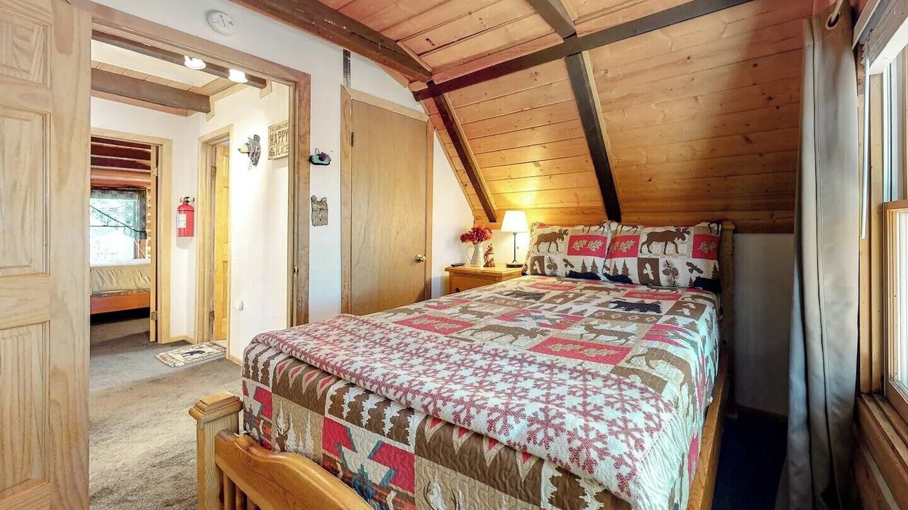 Photo of Bedroom in Running Springs