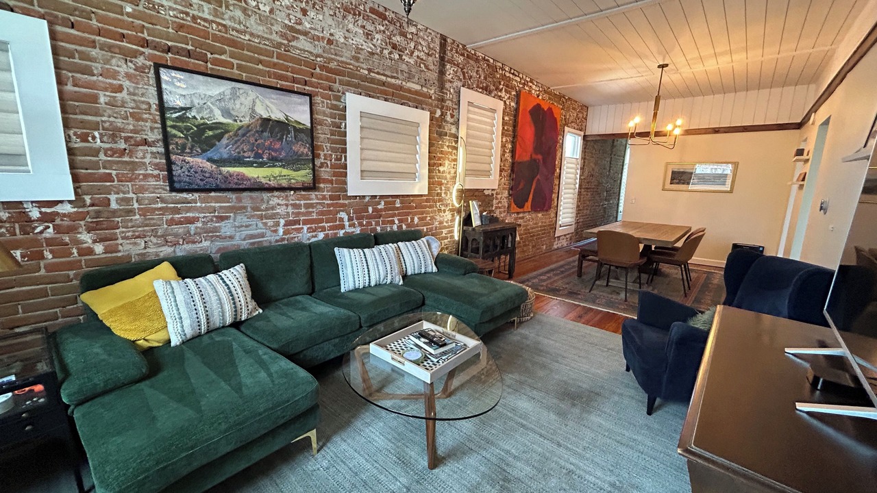 Photo of Livingroom in Five Points