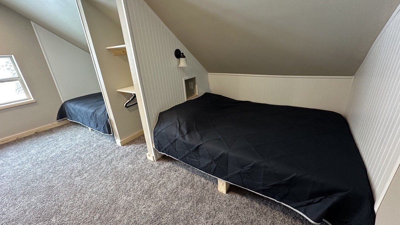 Photo of Bedroom in Garfield