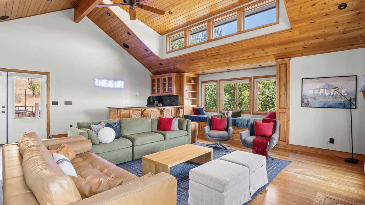 Photo of Livingroom in Oakhurst