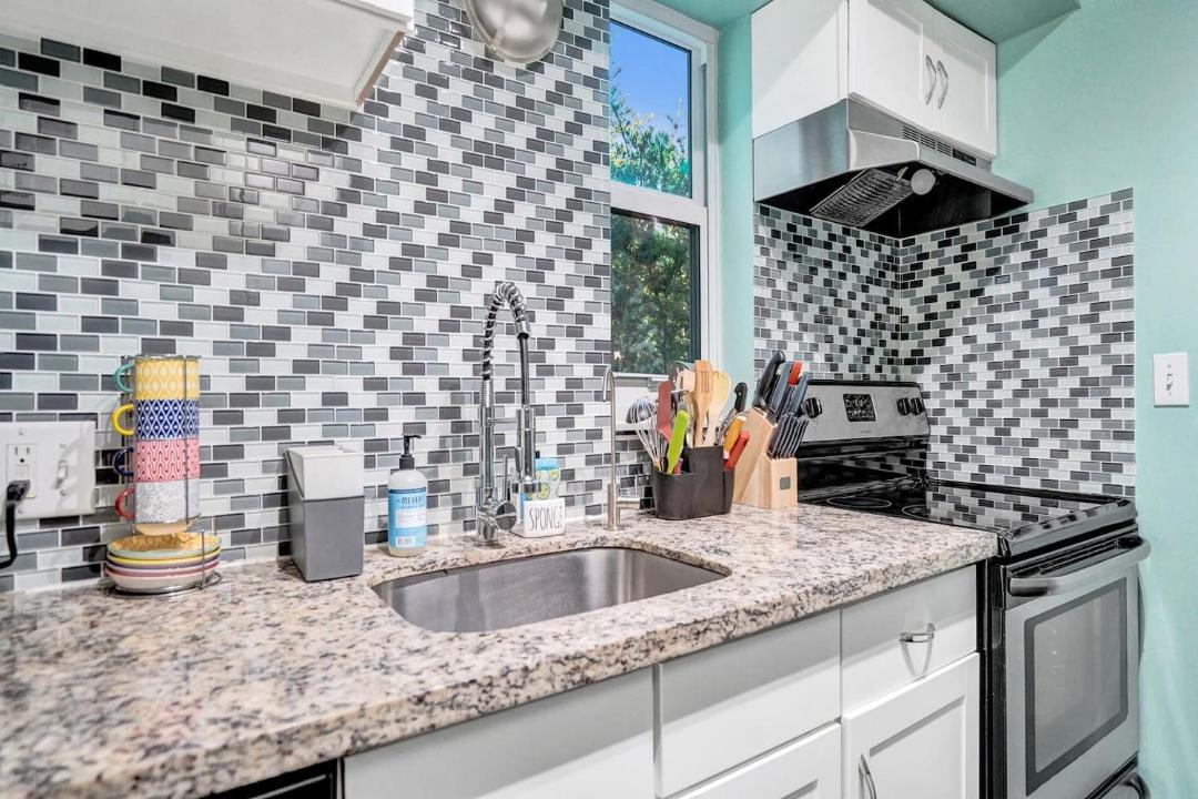 Photo of Kitchen in South Middle River