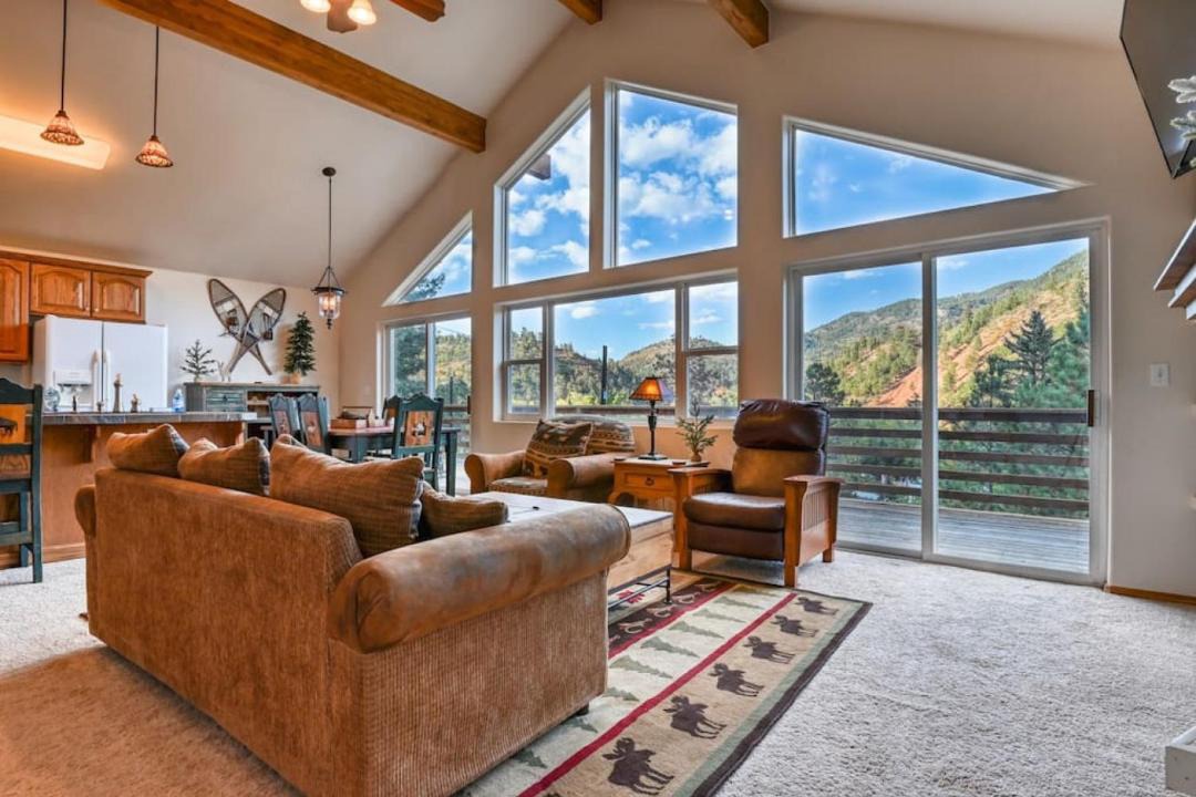 Photo of Livingroom in Green Mountain Falls