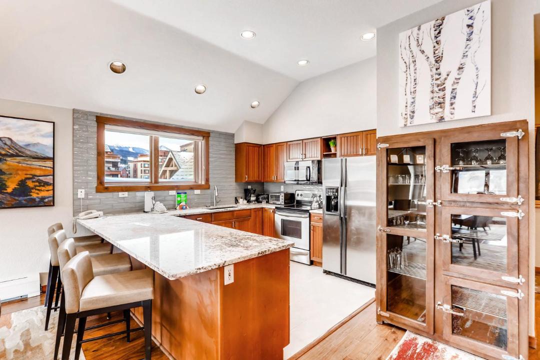 Photo of Livingroom in Peak 9