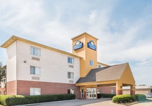 Days Inn & Suites by Wyndham Dallas
