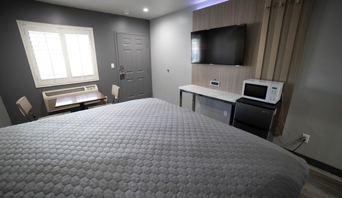 Standard Room, 1 King Bed