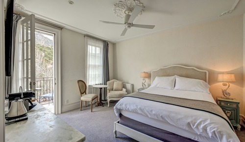 Room, 1 Queen Bed (Riverfront)