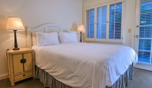 Superior Suite, 1 Queen Bed, Patio