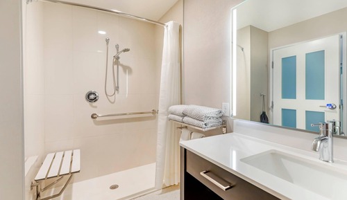 Room, 2 Queen Beds, Accessible, Non Smoking