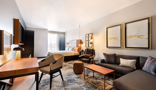 Suite, 1 King Bed, Roll-in Shower (Mobility Accessible)