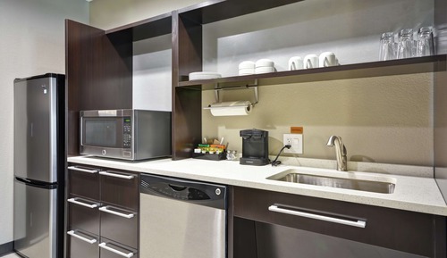 Room, 1 King Bed, Accessible, Corner (Mobility & Hearing, Bathtub)