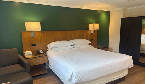 Deluxe Studio, 1 King Bed, Kitchen