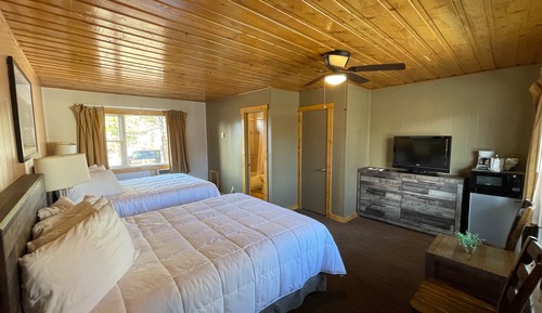 Room 2 Queen Beds (Pet Friendly)