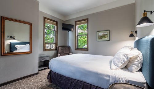 Standard Room, 1 Queen Bed
