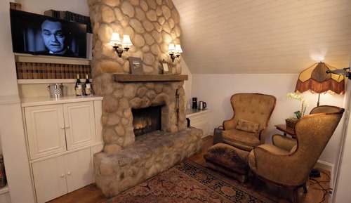 Luxury Cottage, 1 Queen Bed, Jetted Tub, Fireplace (Greenwich Cottage)