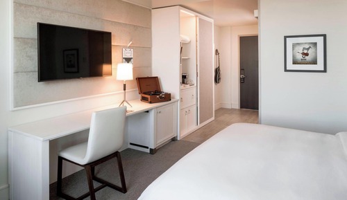 Room, 1 King Bed, Terrace (Hearing Accessible)