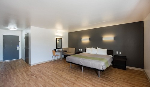 Deluxe Suite, 1 King Bed, Non Smoking, Kitchenette