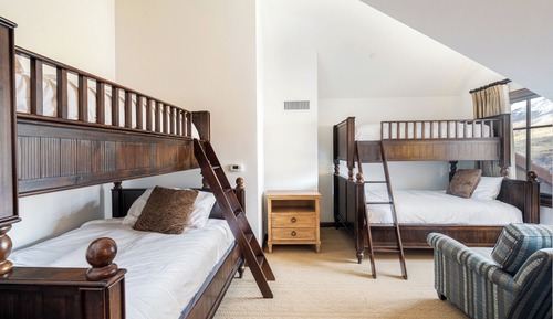 Classic Penthouse, 3 Bedrooms, Mountain View