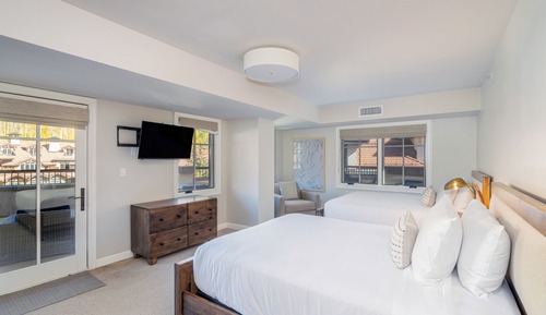 Suite, 2 Bedrooms (Village View)