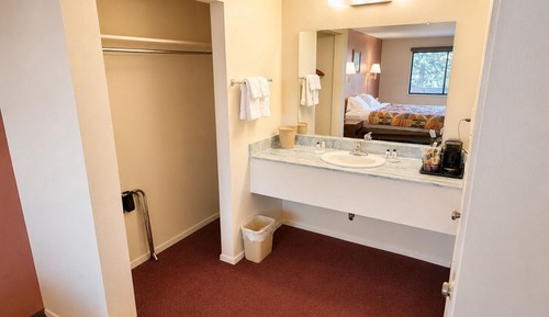Standard Room, 1 King Bed