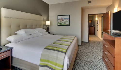 Suite, 1 King Bed with Sofa bed, Hearing Accessible (Upper Floor,Sofa Sleeper,Tub,2 Rooms)