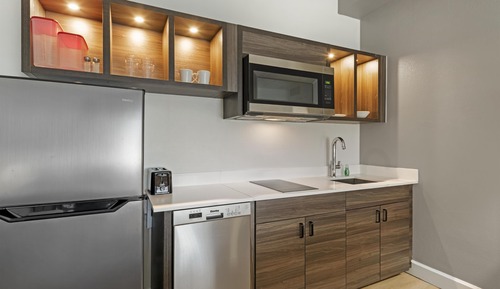 Standard Room, 1 King Bed, Non Smoking, Kitchenette
