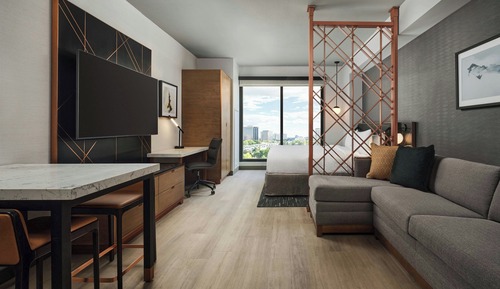 Studio, 1 King Bed (Mobility/Hearing Access, Roll-In Shwr)