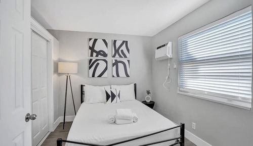 Luxury Single Room, 1 Queen Bed with Sofa bed (Rustic 8)