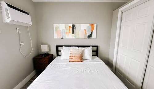 Basic Single Room, 1 Queen Bed with Sofa bed, Kitchen
