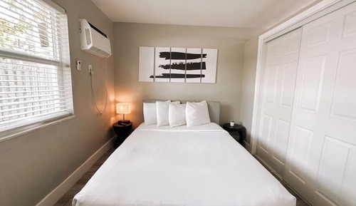 Comfort Single Room, 1 Queen Bed with Sofa bed (Rustic 3)