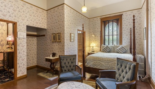 Intensive Care, 1 Queen Bed (Second Floor - No Elevator)