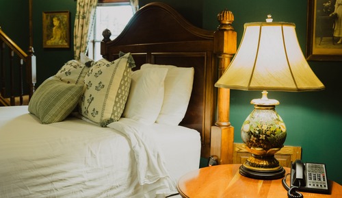 Suite, 1 Queen Bed with Sofa bed (Not located within the Castle)