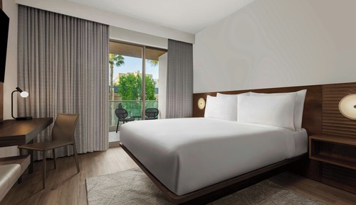 Premium Room, 1 King Bed, Balcony