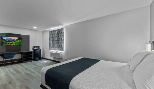 Deluxe Suite, 1 Queen Bed, Non Smoking