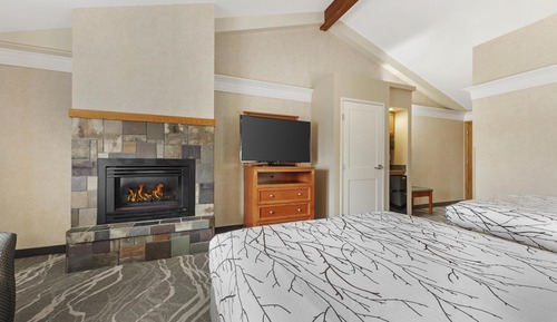 Suite, Multiple Beds, Balcony, Mountain View