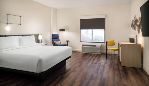 Suite, 1 King Bed with Sofa bed, Corner