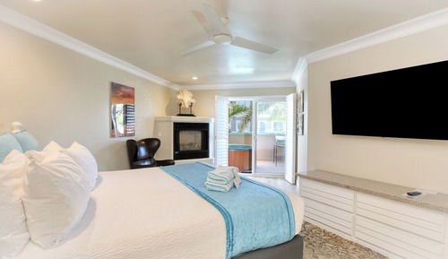 Deluxe City View Room with Hot Tub