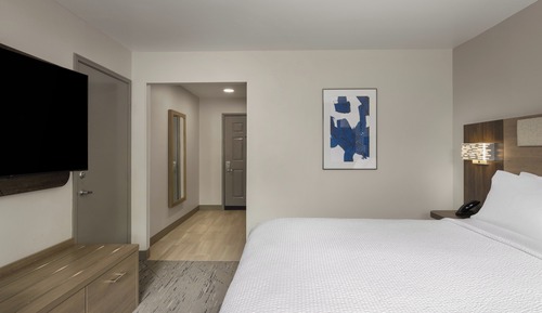 Standard Room, 1 King Bed, Accessible, Non Smoking (Communications)