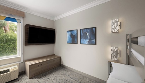Suite, 2 Queen Beds with Bunk Beds (Extra Floor Space)