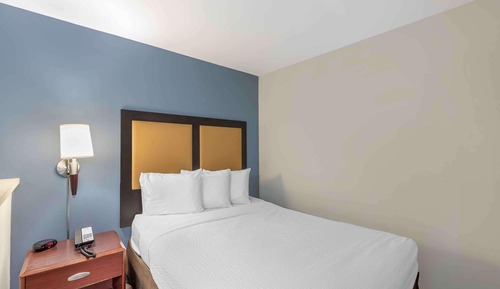 Deluxe Studio, 1 Queen Bed with Sofa bed, Non Smoking