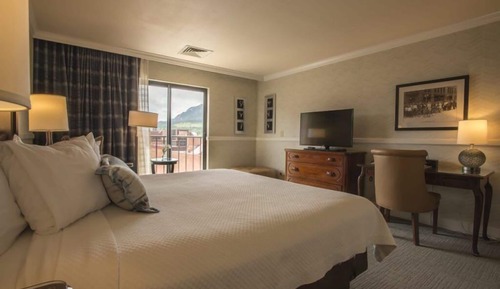 Suite, 1 King Bed (North Wing)