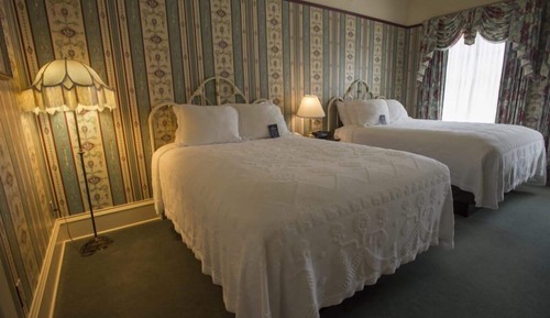 Suite, 2 Queen Beds (Historic Queen Queen)