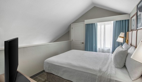 Loft, 2 Queen Beds, Kitchen (Bi Level Suite)