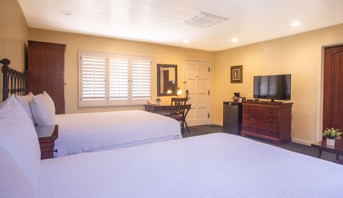 Deluxe Room, 2 Queen Beds and Sofa Bed